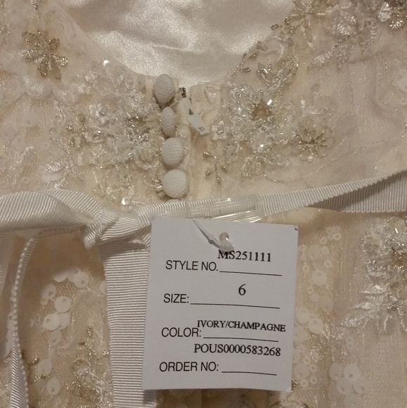 Wedding dress - Picture 5 of 5